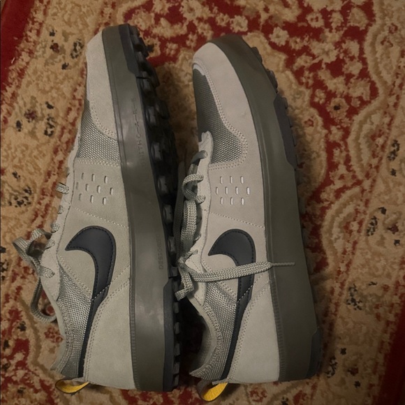 Nike Men's Sneakers in Gray and White - Picture 4 of 8